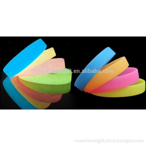 Blank Glow in the dark Silicone Wristbands , Glowing bracelet in stock